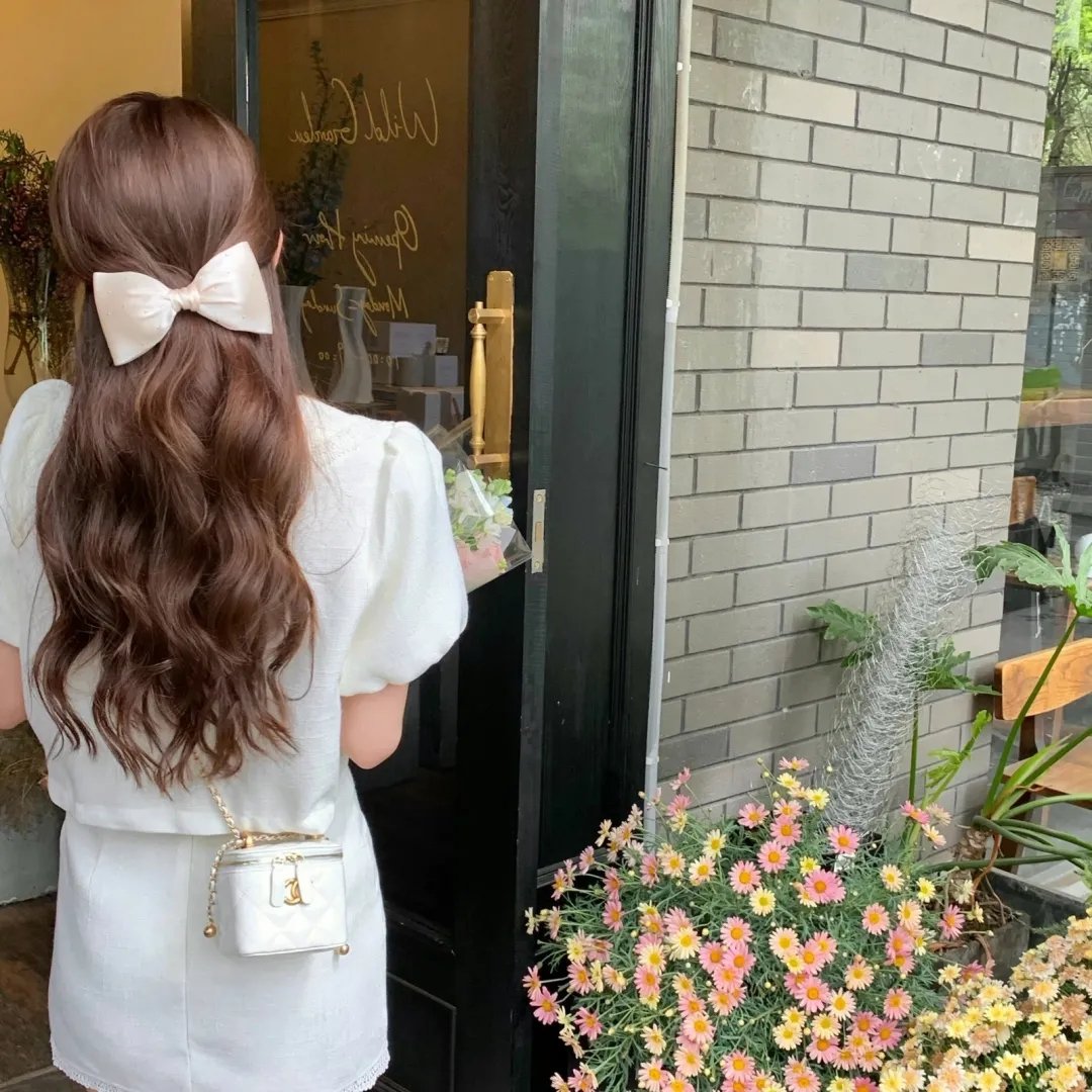 储物柜女孩